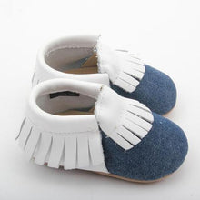 Load image into Gallery viewer, Moccassin baby shoes online.  Kids footwear online
