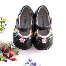 Load image into Gallery viewer, Childrens winter shoes, Kids Shoes. Winter Shoes. Pretty Shoes
