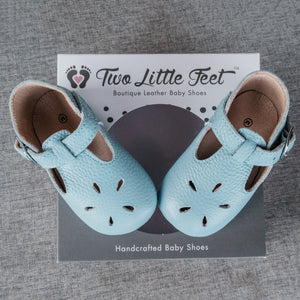 Daisy Blue Baby Shoes - Two Little Feet. Vintage baby shoes.